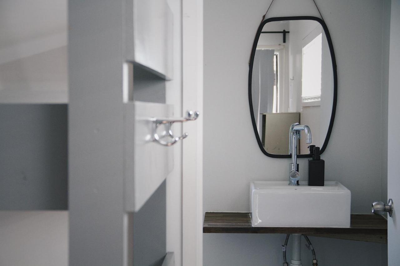 ヒューゴー アンド カーターズ バックパッカーズ アンド モーテル タウランガ エクステリア 写真 Bathroom